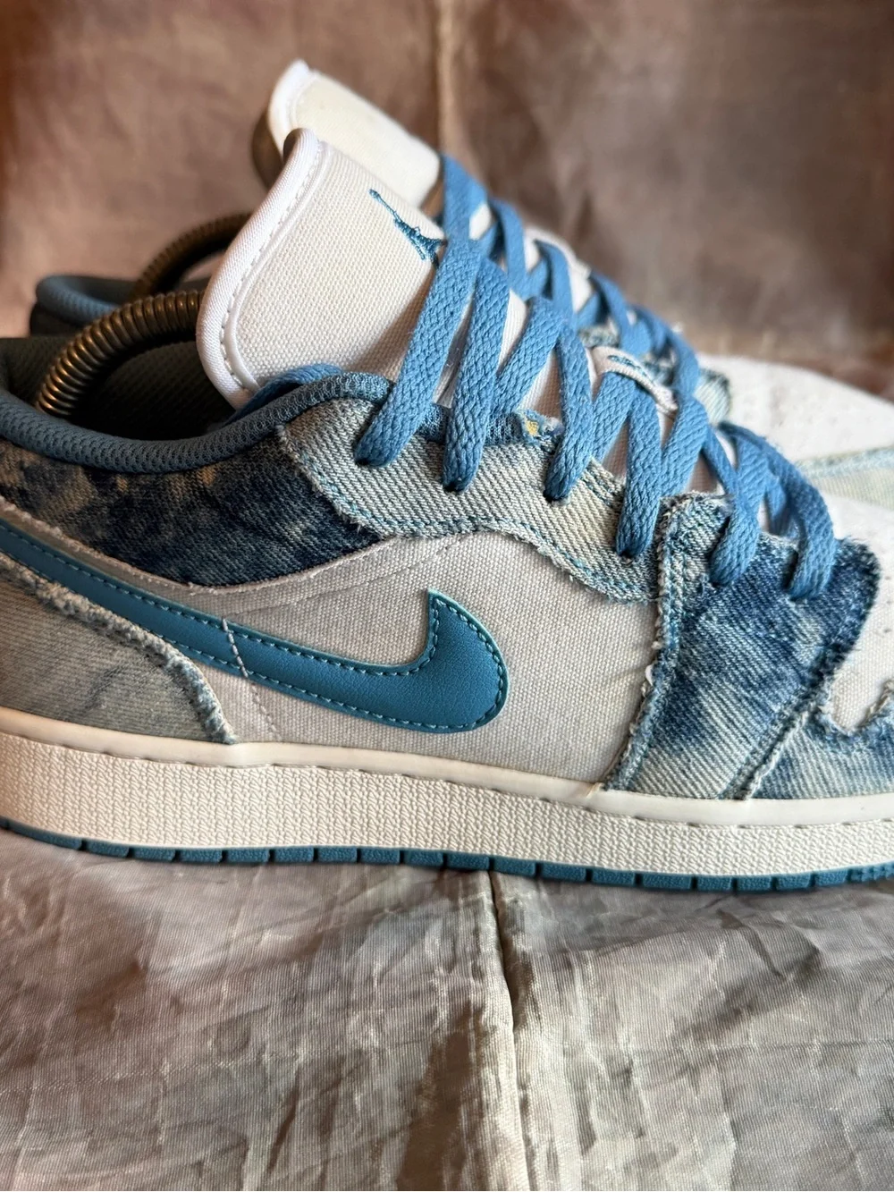 Nike Air Jordan Retro 1 Low “Denim” size 7Y